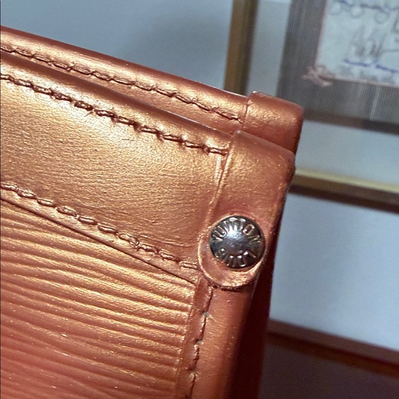 Louis Vuitton Custom Painted Rose Gold Epi Leather Zip Tote Bag - Picture 15 of 16